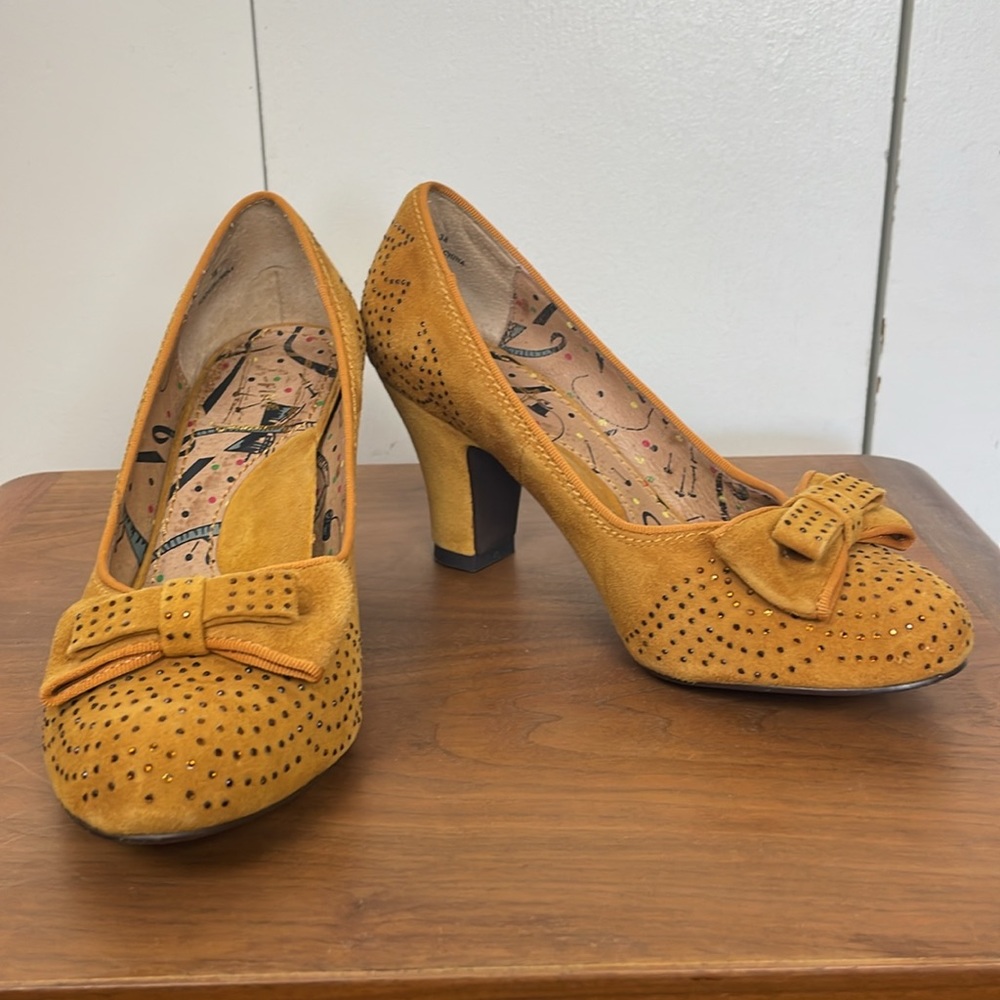 Miss L-Fire mustard yellow pin up suede pumps with bows and rhinestones. Sz38